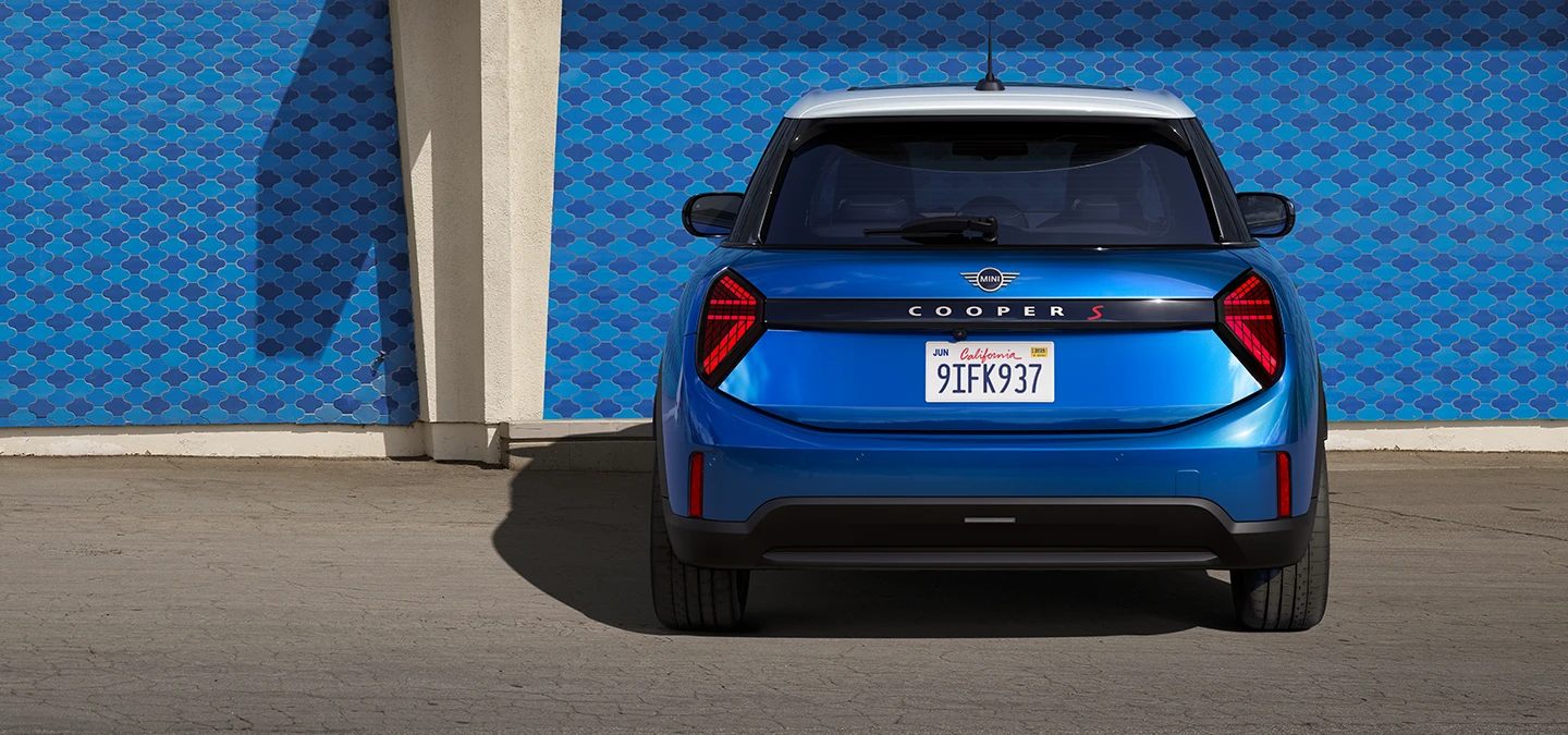Rear view of the MINI Cooper 5-Door in Icy Sunshine Blue and Multitone Roof Blue.