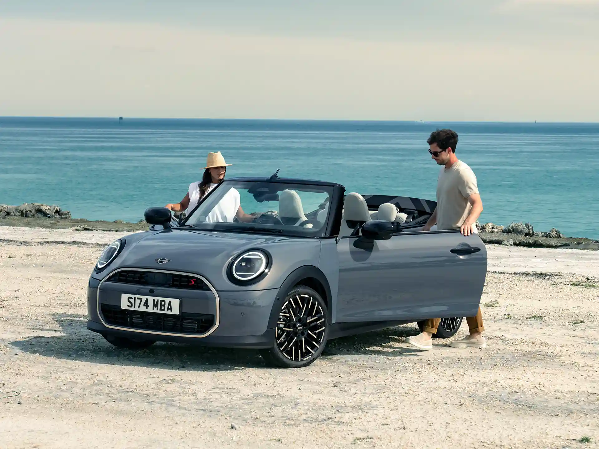 MINI Cooper Convertible - Features & Functions stage