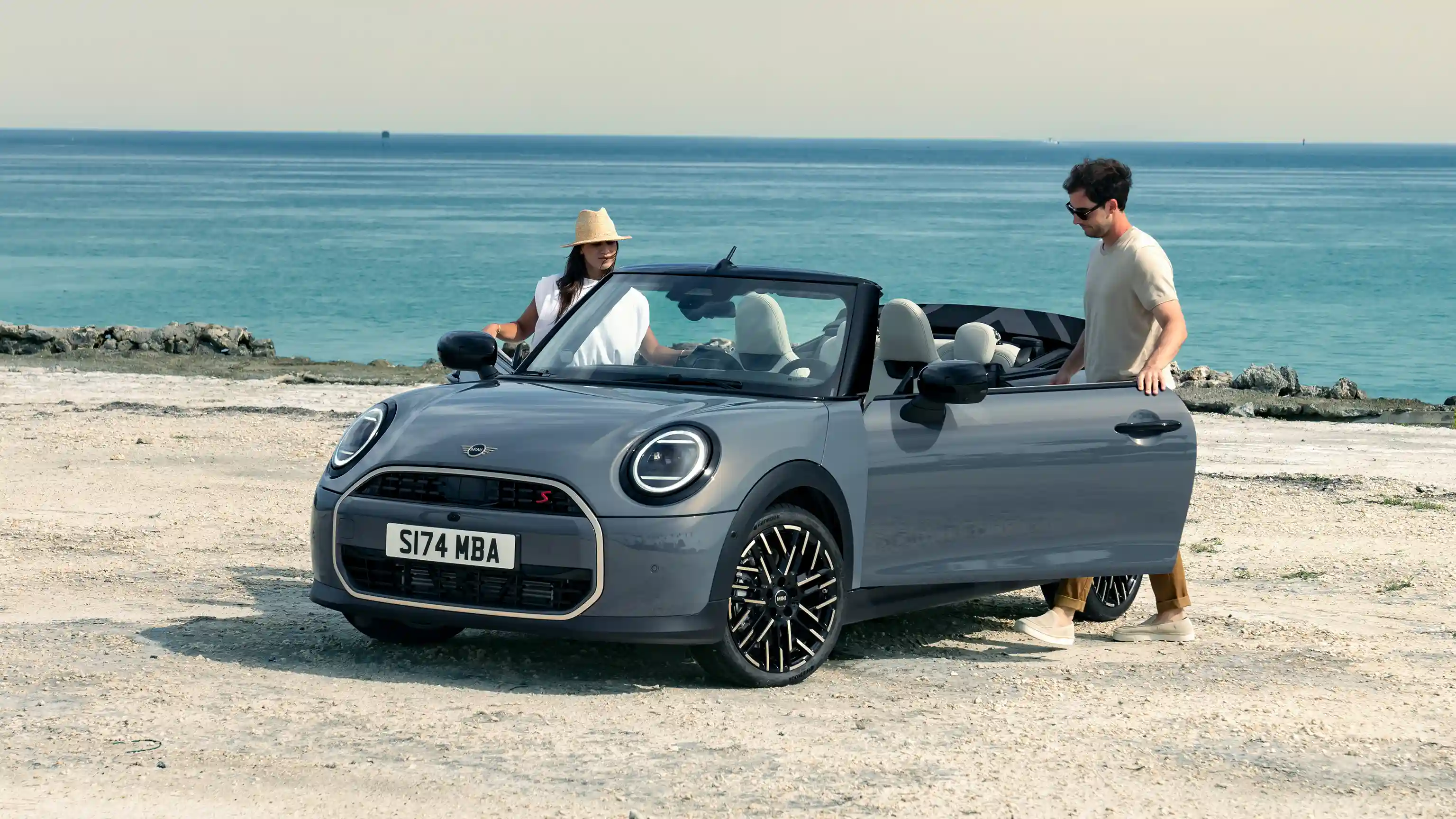 MINI Cooper Convertible - Features & Functions stage