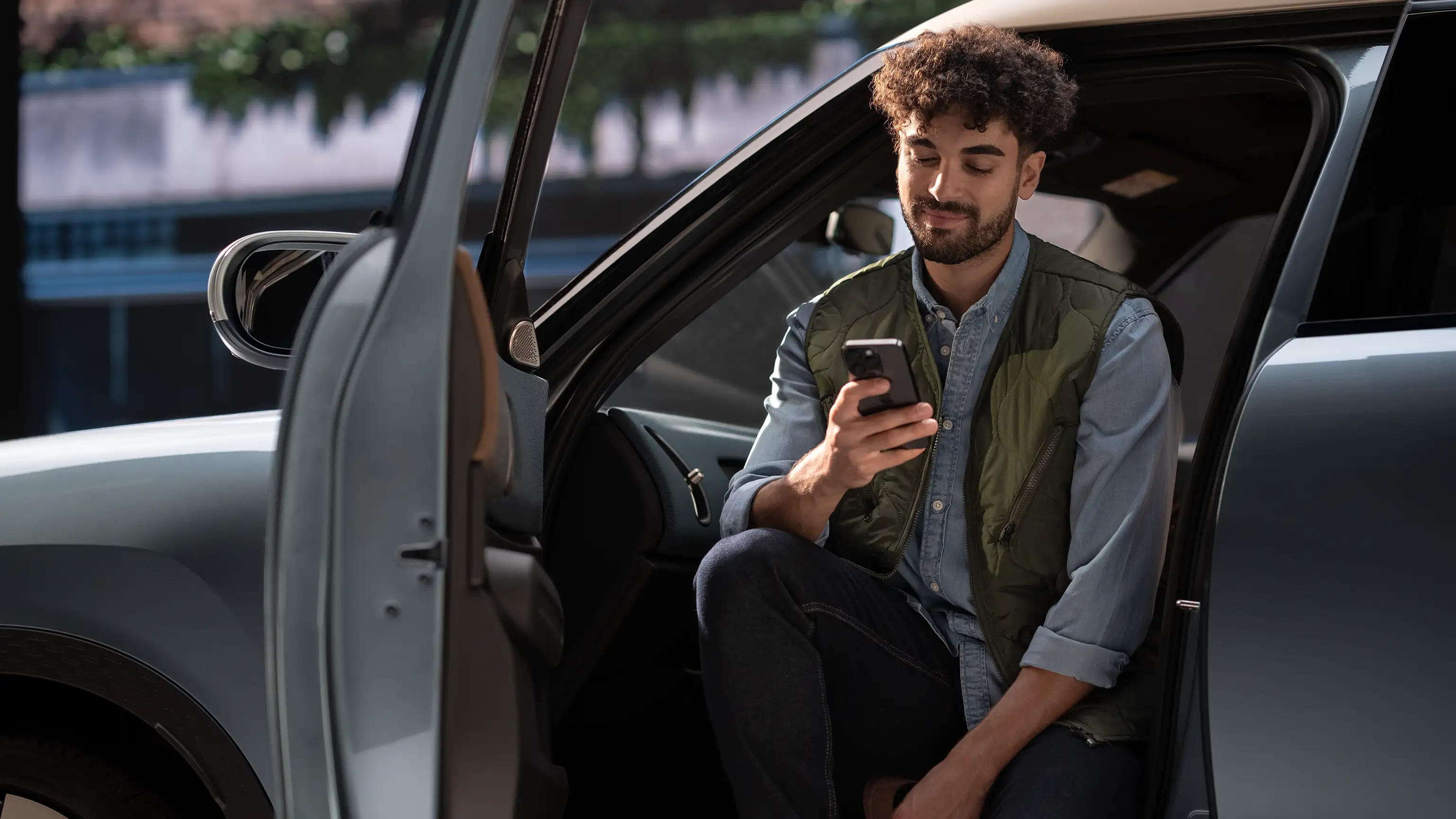 All-Electric MINI Countryman - MINI Journey