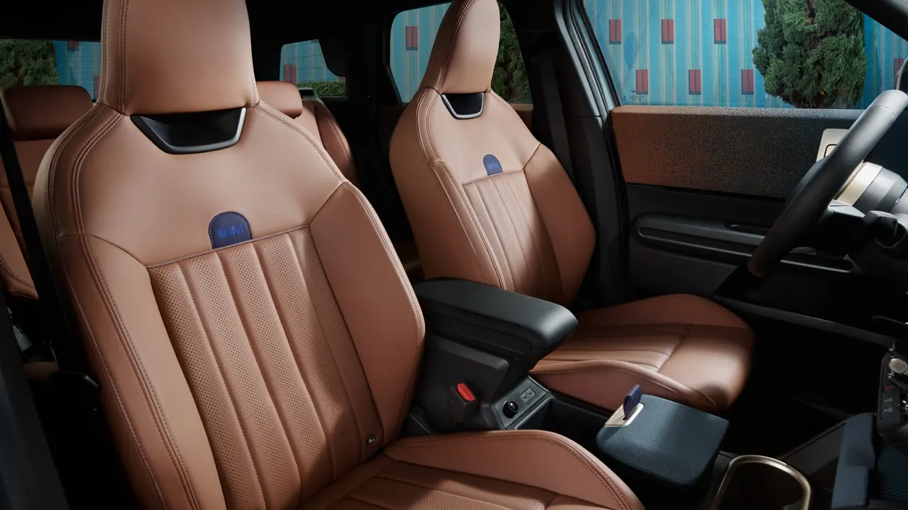 MINI Countryman - interior - front seats brown