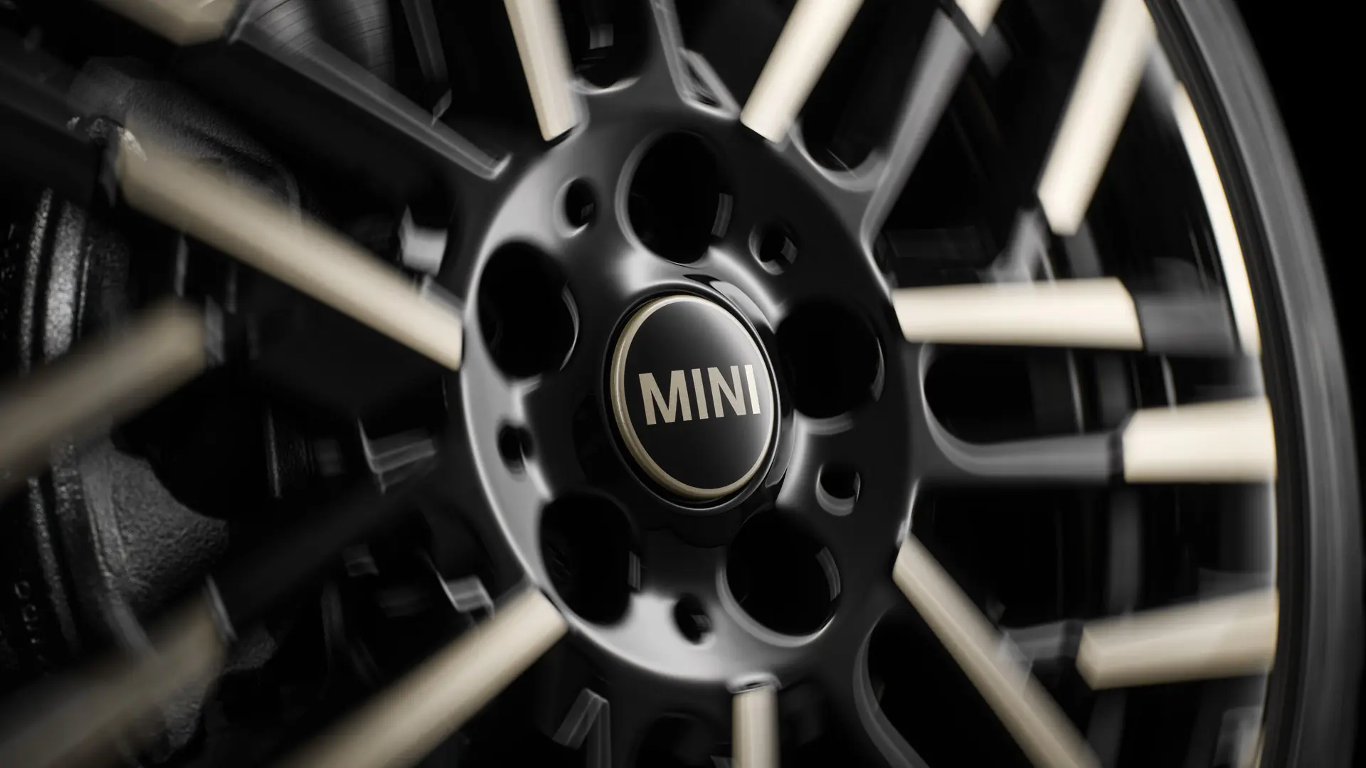MINI Floating Hub Cap with the MINI logo that remains upright while the wheel is in motion.