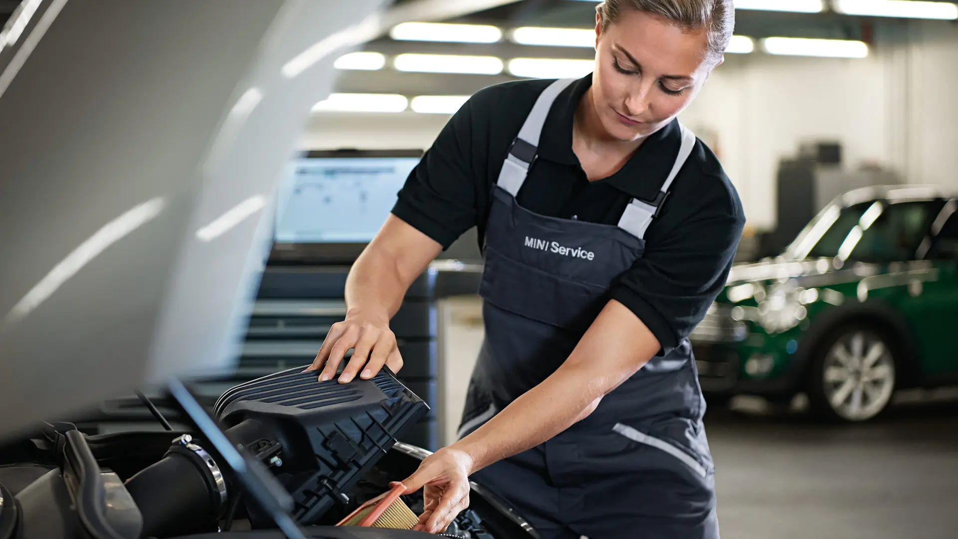 MINI Service technician