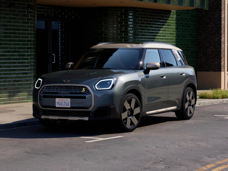 All-Electric MINI Countryman - Video