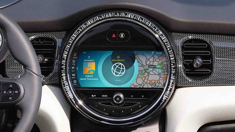 MINI Connected – MINI cockpit – voice recognition  
